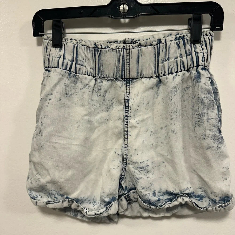 Altar'd State Blue Acid-Wash Elastic Waist Denim Shorts